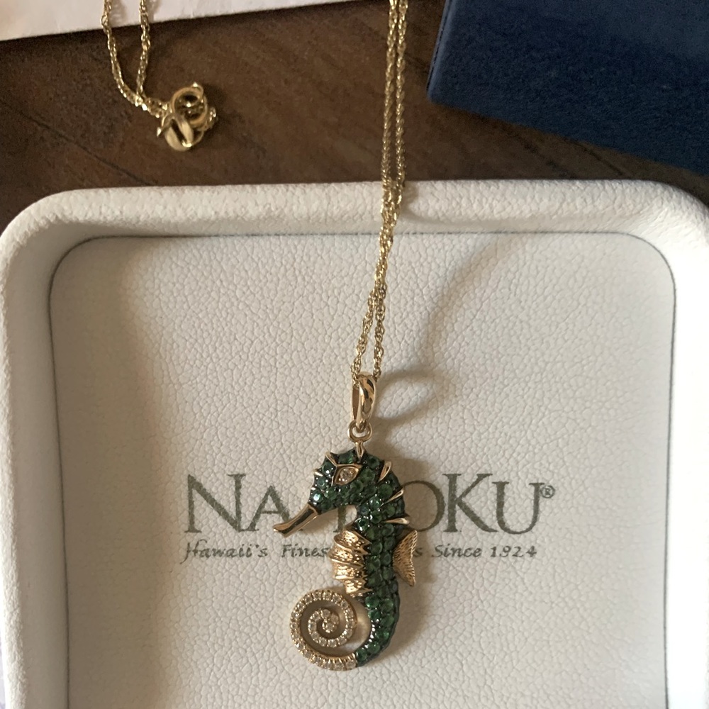 NIB Na Hoku Seahorse Pendant with 14k gold chain
